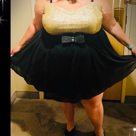 Gold and black dress - Picture 4 of 5